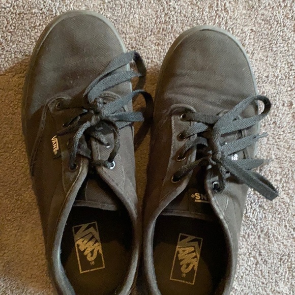 VAN’S size 5 Youth - Picture 1 of 7